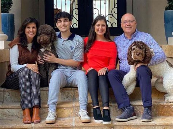 Exploring The Meeting Of Heidi Gardner's Parents And Erny Huelke