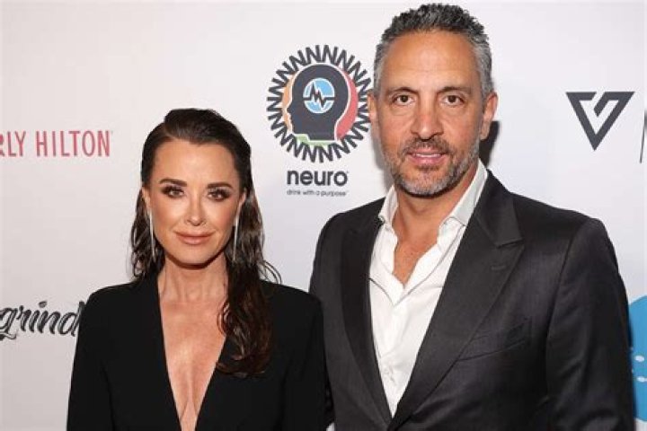 Mauricio Umansky's height makes him taller than Kyle Richards 5ft 2in frame |