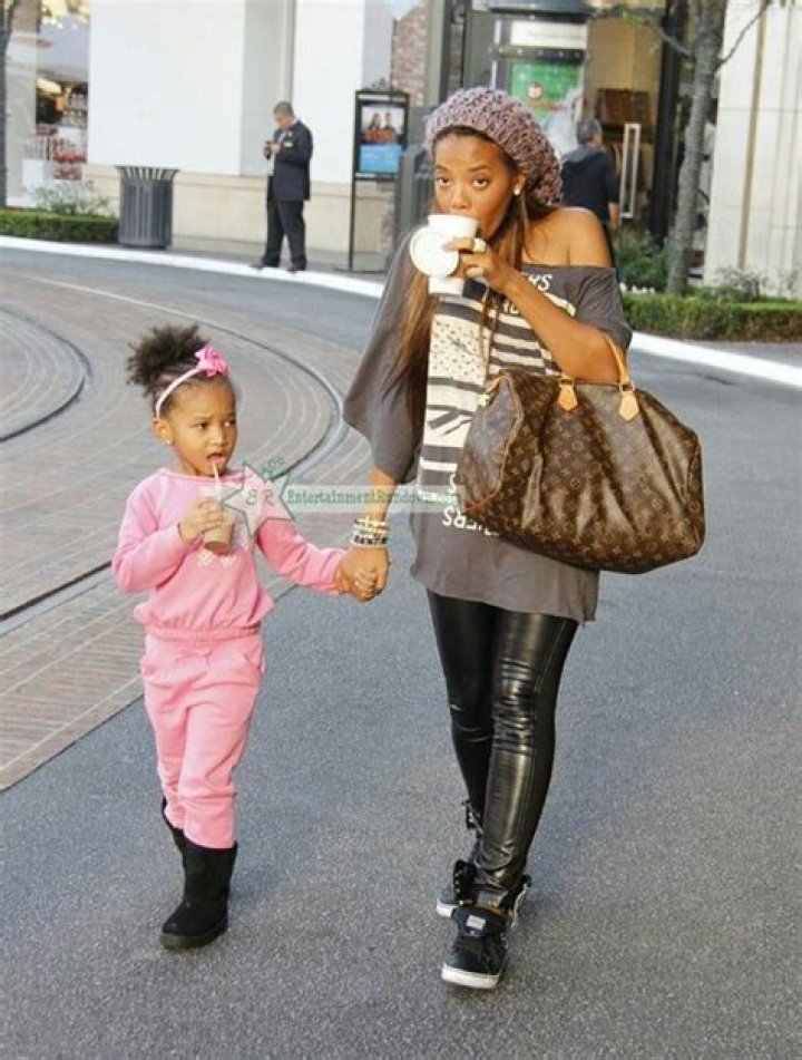 Miley Justine Simmons - ZBlogY